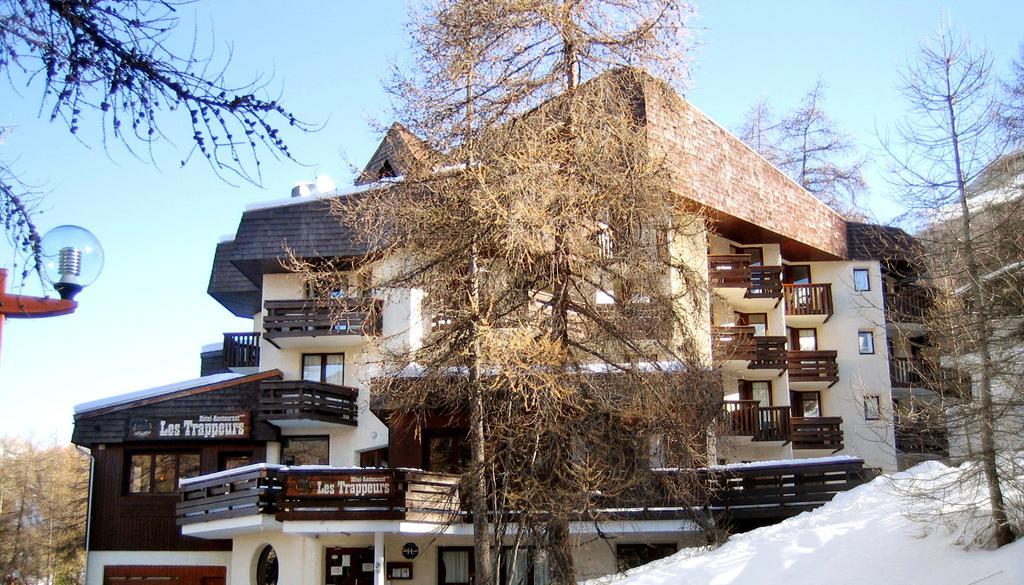 Hotel Les Trappeurs Les Orres Exterior foto